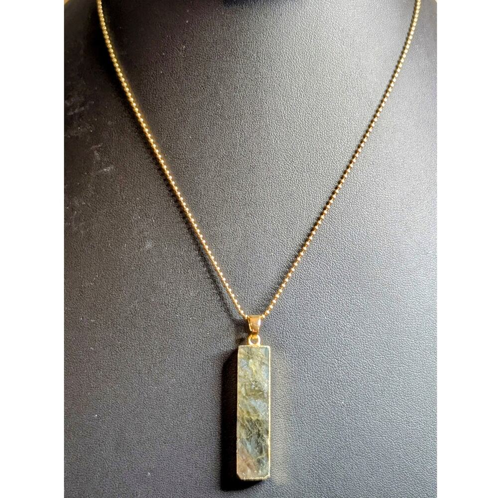 Vintage Green Stone Gold Tone Sides & Bead Ball Chain 18" Necklace